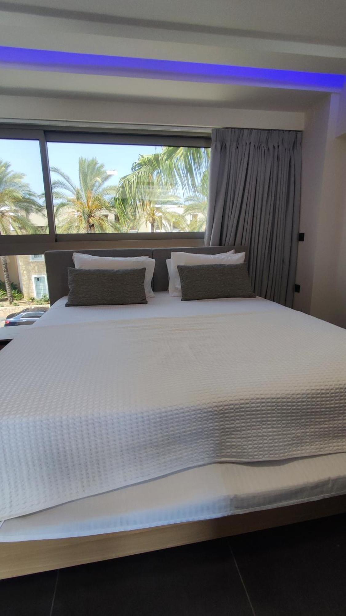 Summertime Signature Suites Agia Marina エクステリア 写真