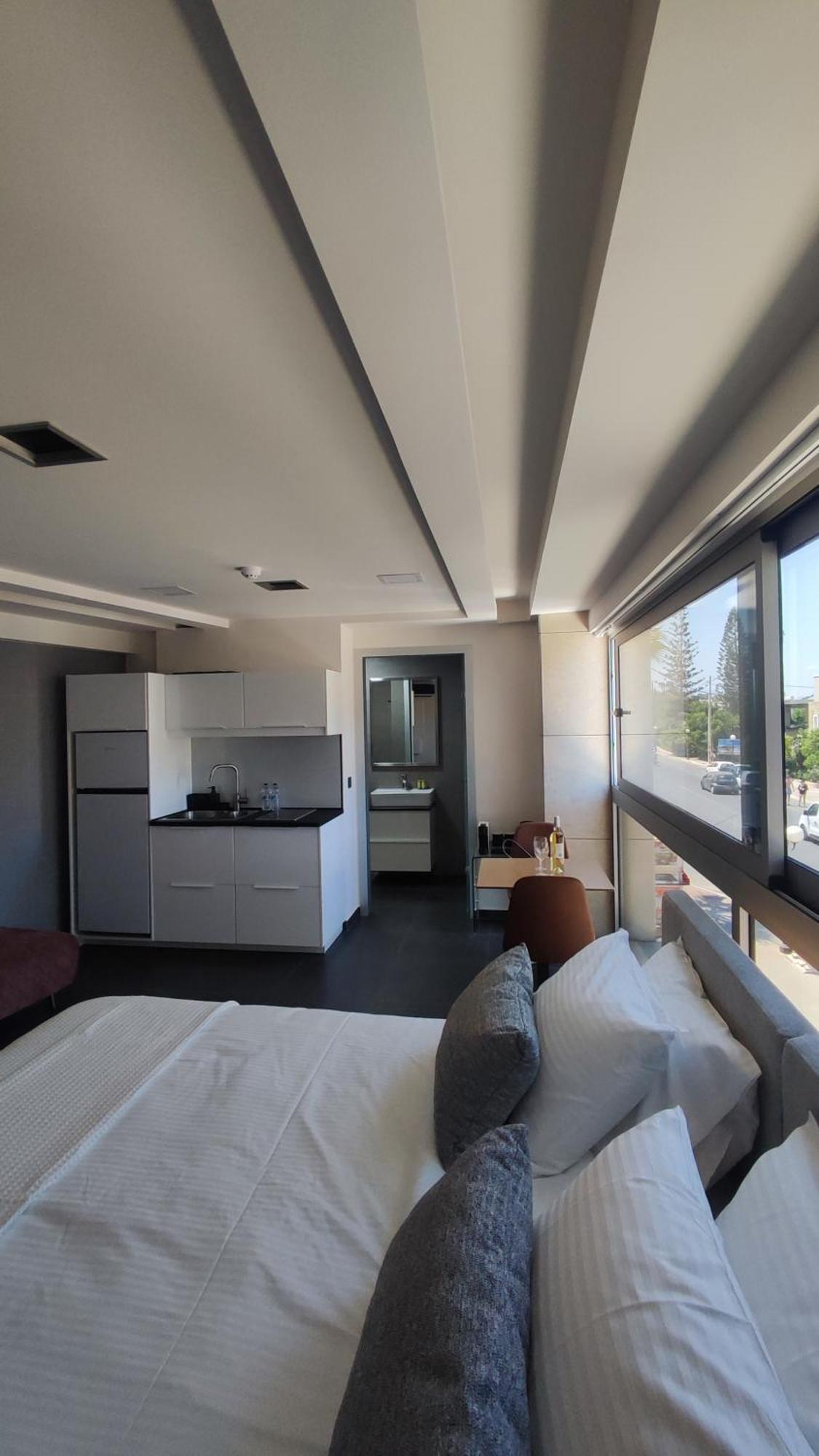 Summertime Signature Suites Agia Marina エクステリア 写真